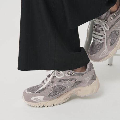 [^ԁF18314000029]ėp̍lCfNew BalanceuML725vj[J[fUC2000ÑjOX^CCXpCAꂽAȃfUCœWJlC̃CtX^CfNew BalanceuML725vBV[YlC𔎂fANVJȃJ[OۓI2025NH~̐VFBdƃX|[eBKxɃ~bNXAbp[AXG[hƃbVّ̈fރRrœWJĂ܂BuhےO[Ƃ2Fpӂ܂BfރAbp[FVRvA@ہ[J[iԁFELT.GRAYFML725BAEMD.GRAYFML725AAEWidthFDEjZbNXNew Balanceij[oXj1906NAA[`T|[gC\[Ε̋C[J[ƂĒaBЖ̗ŔAlɁgVinewjAoXibalancejho炷ƁBƎ̃tBbeBOVXeuECYTCWOvC̐݌vE\ɂ܂BtBbgdV[YẤÃt@bVɂ}b`X^CbVȃfUC@\AK˔i񋟂Ă܂ByӎziɁu舵̒ӏvAu\v܂ꍇ́AgpOɕKmFBi摜́A̓p\RȂǂ̉{ɂAۂ̐FƈقȂČꍇ܂B炩߂Bi̐F̖ڈ́AiP̂̉摜QƂBV[Y̏dʂ́AV[Y{̂̂ݗ̏dʂƂȂ܂Bti͌vɊ܂܂܂BiɕsǂꍇAє̔j܂Ă܂B炩߂B摜̏i̓TvłBX܂ւ₢킹̍ۂ́ASBEAUTY&YOUTHeX܂܂ŉL̕i/iԂ\tBiFSC NB SD ML725 iԁF18314000029