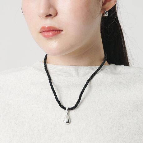 [^ԁF18336000062]hbv`[t_Ȉۂ̃`[J[lbNXfUC߂̃R[hɃhbv^̃^`[t`[J[BubÑXgOɑԂ̃gbvfAۓIɉo܂BЂƂł݊̂郋bNXŁAVvȑɃGbW̌ANZgYĂiBR[fBl[gJWAȃXEFbgjbgɍ킹R[f͂As[XWPbgX^CȂǂꂢ߂ȑ̃|Cggɂ߁ByӎziɁu舵̒ӏvAu\v܂ꍇ́AgpOɕKmFBi摜́A̓p\RȂǂ̉{ɂAۂ̐FƈقȂČꍇ܂B炩߂Bi̐F̖ڈ́AiP̂̉摜QƂBX܂ւ₢킹̍ۂ́ASBEAUTY&YOUTHeX܂܂ŉL̕i/iԂ\tBiFBYK MTL DROP CK iԁF18336000062