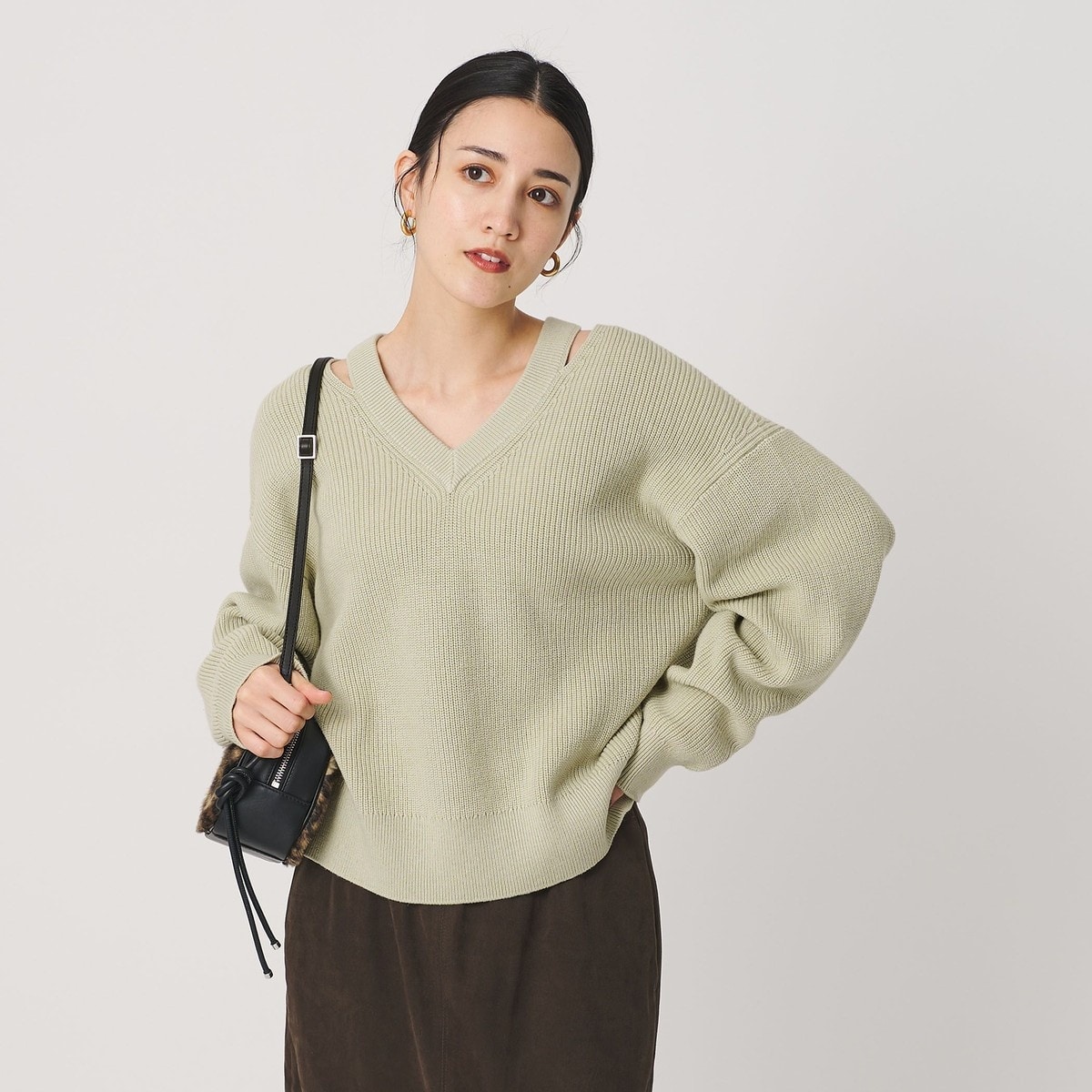 ウールナイロンブレンド Vネックニットプルオーバー | ビューティー