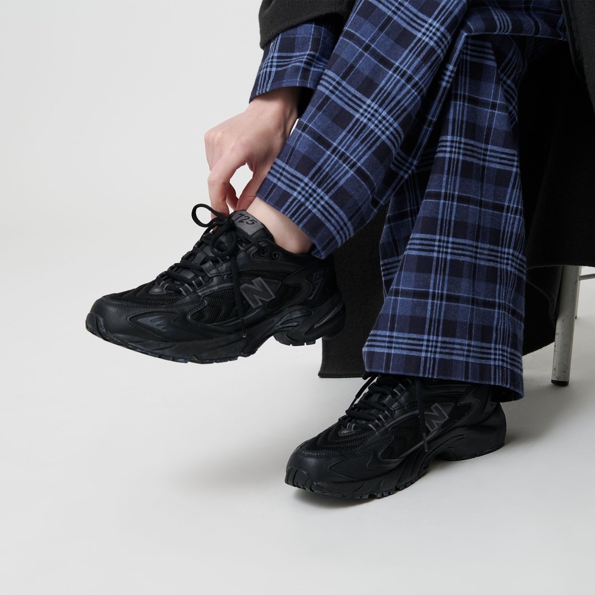 [}C]New BalanceML725/Xj[J[/r[eB[[X iCebhA[YiBEAUTY&YOUTHj BLACK