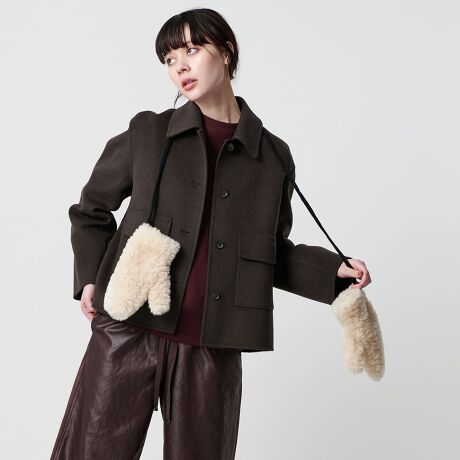 [^ԁF18376000008]{̏H~bNɎdグĂA{A~gfUC{ALb`[ň炵~g^̃O[uBv킸G肽Ȃ悤ȃ\tgȔGƁA{[̂郋bNXŃfC[R[fɃANZgY܂BR͌ԎŒ̒łAO\Ȃ߃X^Cɍ킹ăoXy߂܂B񂩂牺ăR[fBl[g̃|Cgɂ̂Ĝ߁BR[fBl[gJWAȃ_E⒆ȃAE^[ɍ킹邾ŁAGߊ̂茳oBdȓ~̃AE^[R[f𖾂邭ʂĂ܂ByӎziɁu舵̒ӏvAu\v܂ꍇ́AgpOɕKmFBi摜́A̓p\RȂǂ̉{ɂAۂ̐FƈقȂČꍇ܂B炩߂Bi̐F̖ڈ́AiP̂̉摜QƂBX܂ւ₢킹̍ۂ́ASBEAUTY&YOUTHeX܂܂ŉL̕i/iԂ\tBiFBL BY STRING BOA MTN iԁF18376000008