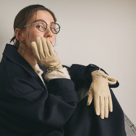 [^ԁF18376000001]U[~XG[h̑fފAꂽ͋CZO[ufUC{`[ttF~j[hY茳oĂO[uBȂ₩ŏ_炩̗͂rvgpĂAŜi悭dグiłBU[L̉ƃXG[h̐؂ւ肰ȂANZgvXBU[łȂAX}[gtHȂǂ̃^b`pl̑삪\Ȏdl|CgB~V[Y̑蕨ƂĂ߂łBR[fBl[gE[R[gƂ̑ǂA~̂ꂢ߃R[fɏivXB茳ƌĂ郋bNX̂߁AfC[R[fʊwEʋ΃X^Cɂ킹₷ACełBEJ[قȂ܂AiΏەiԁF18376000005jƓfUCłByӎziɁu舵̒ӏvAu\v܂ꍇ́AgpOɕKmFBi摜́A̓p\RȂǂ̉{ɂAۂ̐FƈقȂČꍇ܂B炩߂Bi̐F̖ڈ́AiP̂̉摜QƂBX܂ւ₢킹̍ۂ́ASBEAUTY&YOUTHeX܂܂ŉL̕i/iԂ\tBiFBL BY LxSD CMB RBN S/G iԁF18376000001