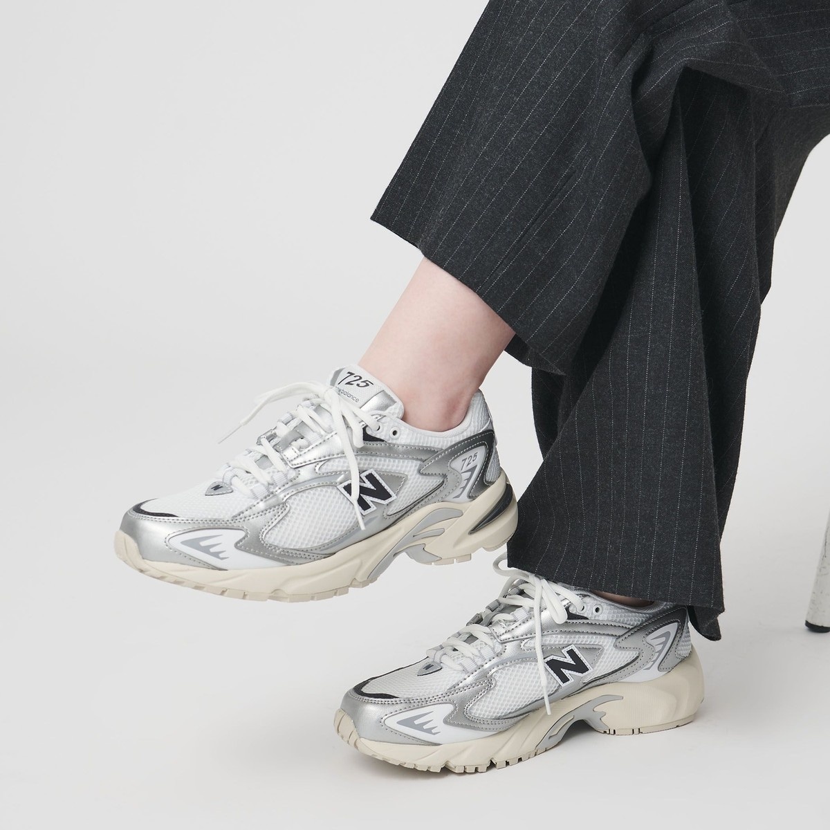 [}C]New BalanceML725/Xj[J[/r[eB[[X iCebhA[YiBEAUTY&YOUTHj SILVER