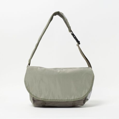 [^ԁF18326000018]fC[̃JWAbNɎꂽAV_[obOfUCtbvfBe[ANZgAbZW[^V_[obOB΂ߊ|܂܉וoĂgȂ悤Ah~̍HvɂĂ鏊͉Bꂽ|CgB݂̂鑾߂̃V_[ɂ̓CtHȂǂ[ł鏬ȃ|PbgA{fB̃TChɂ͒gڂŊmFł郁bV|PbgdlBՂƂ}`tȂAו̗ʂɍ킹{̉ɔzxgɂTCY̒߂\łBTChɂDJtĂ邽ߌȂǂ̋Mdi|Agh̃`[ōʂ̂߁Bîo珬sɂ҂ȈíAV[Y킸􂷂邱ƊԈႢȂłBfޕ\nF|GXenF|GXeR[fBl[gX|[eBȃXEFbgjbgƍ킹AJWAȃbNɎdグ̂߁BV[Y킸ɁAfC[R[fɎ₷ACełBEO|PbgF2ibV|Pbg~2jE|PbgF2iWbv|Pbg~2jyӎziɁu舵̒ӏvAu\v܂ꍇ́AgpOɕKmFBi摜́A̓p\RȂǂ̉{ɂAۂ̐FƈقȂČꍇ܂B炩߂Bi̐F̖ڈ́AiP̂̉摜QƂBX܂ւ₢킹̍ۂ́ASBEAUTY&YOUTHeX܂܂ŉL̕i/iԂ\tBiFBY FLAP SD iԁF18326000018