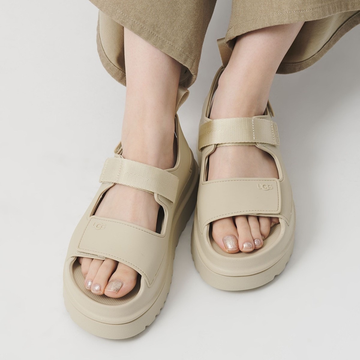 [�}���C]��UGG���S�[���f���O���E �T���_��/�r���[�e�B�[�����[�X ���i�C�e�b�h�A���[�Y�iBEAUTY&YOUTH�j NATURAL