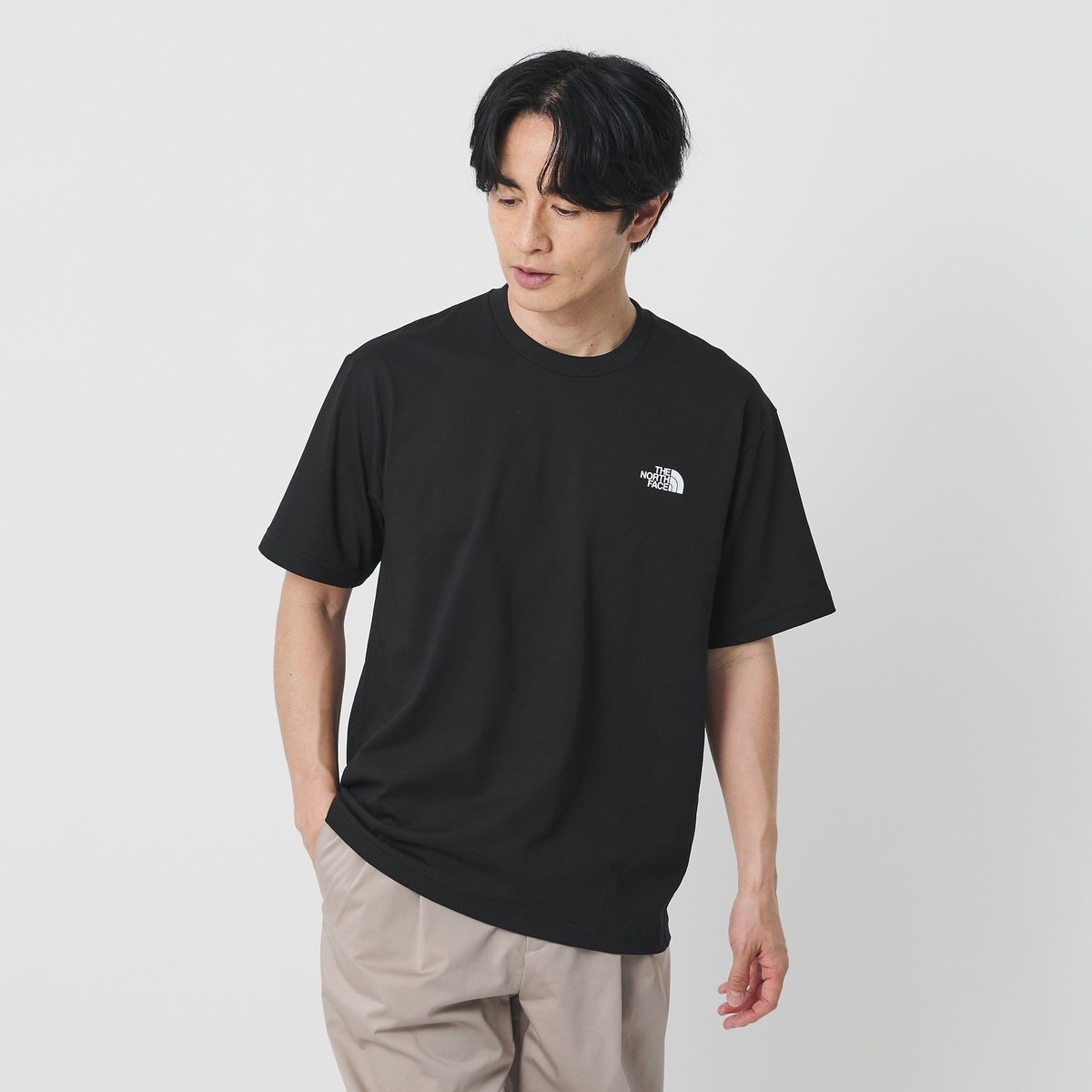 [�}���C]��THE NORTH FACE���o�b�N �X�N�G�A �g���o�[�X ���S T�V���c/�r���[�e�B�[�����[�X ���i�C�e�b�h�A���[�Y�iBEAUTY&YOUTH�j BLACK