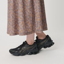 ＜asics＞GEL-KINETIC FLUENT スニーカー