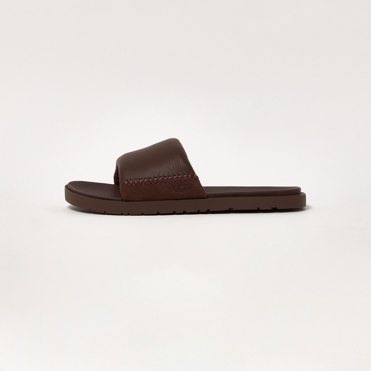 [�}���C]��UGG���V�[�T�C�h 2 �X���C�h �T���_��/�r���[�e�B�[�����[�X ���i�C�e�b�h�A���[�Y�iBEAUTY&YOUTH�j DK.BROWN