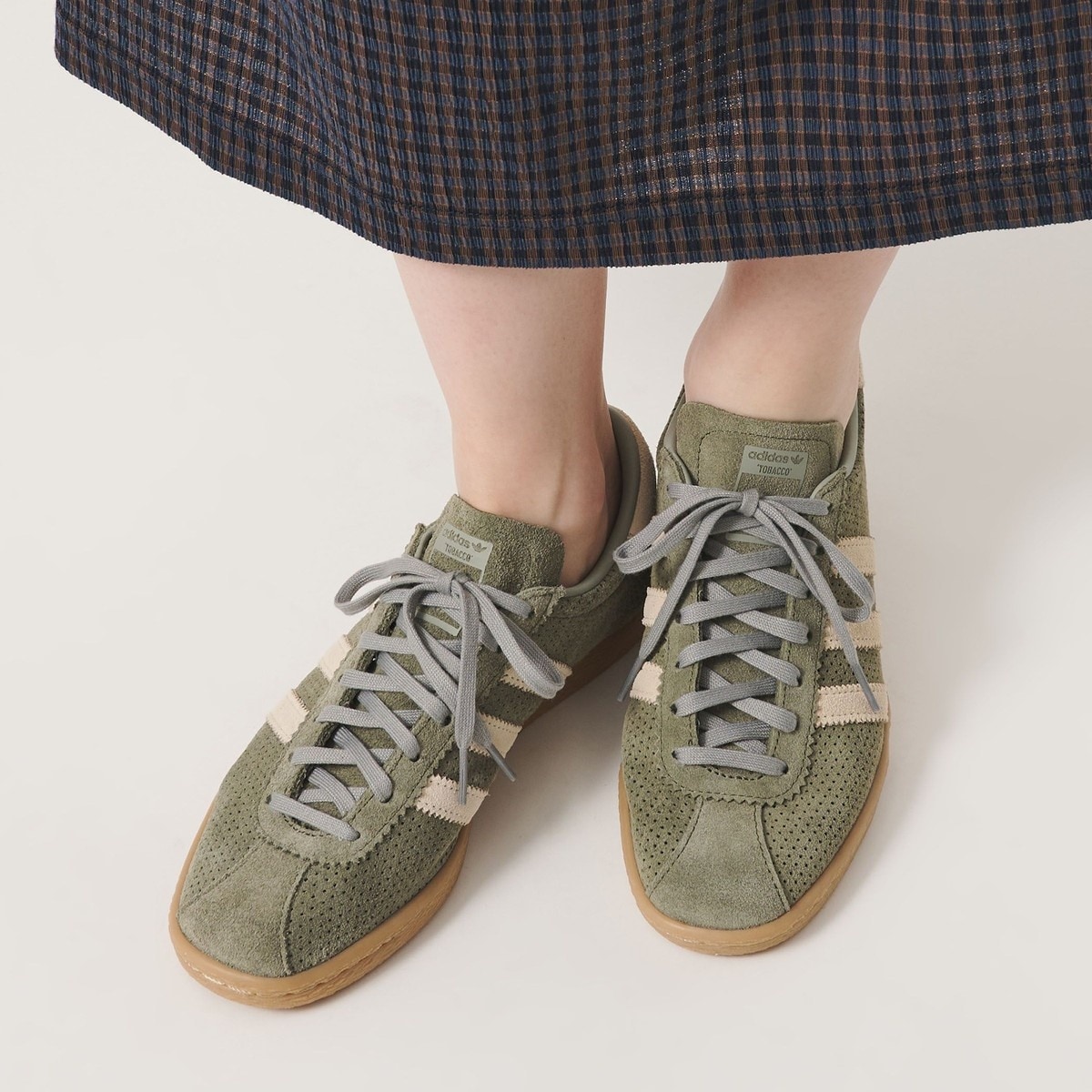 [�}���C]�y����EXCLUSIVE�z��adidas Originals��TOBACCO �X�j�[�J�[/�r���[�e�B�[�����[�X ���i�C�e�b�h�A���[�Y�iBEAUTY&YOUTH�j OLIVE