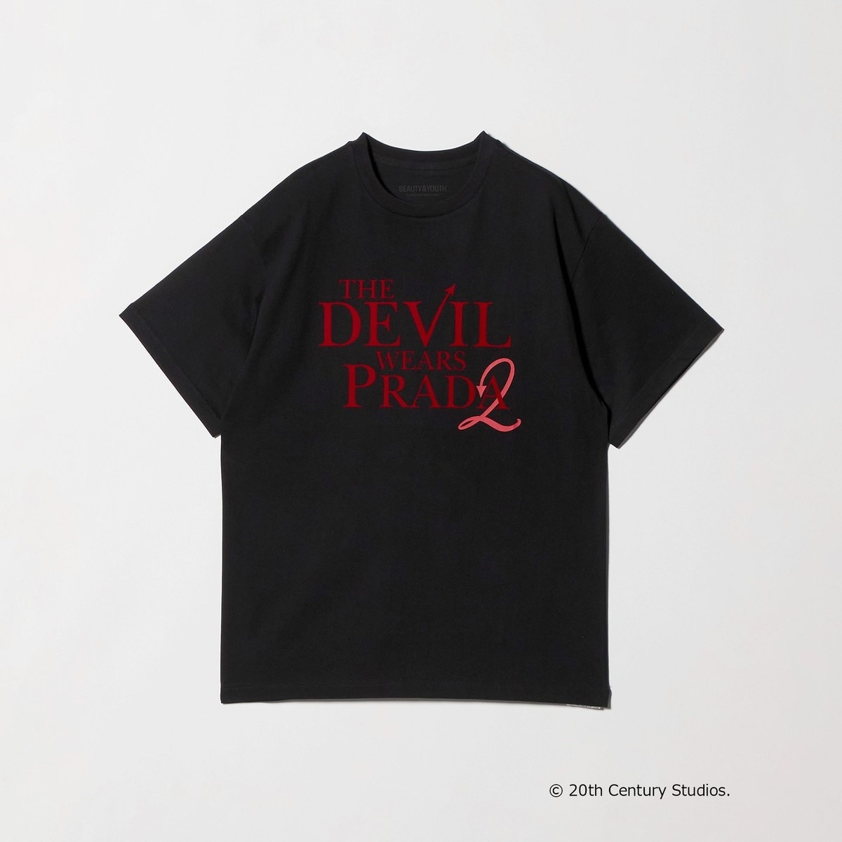 別注】＜プラダを着た悪魔2＞ ロゴ プリント Tシャツ | ビューティー