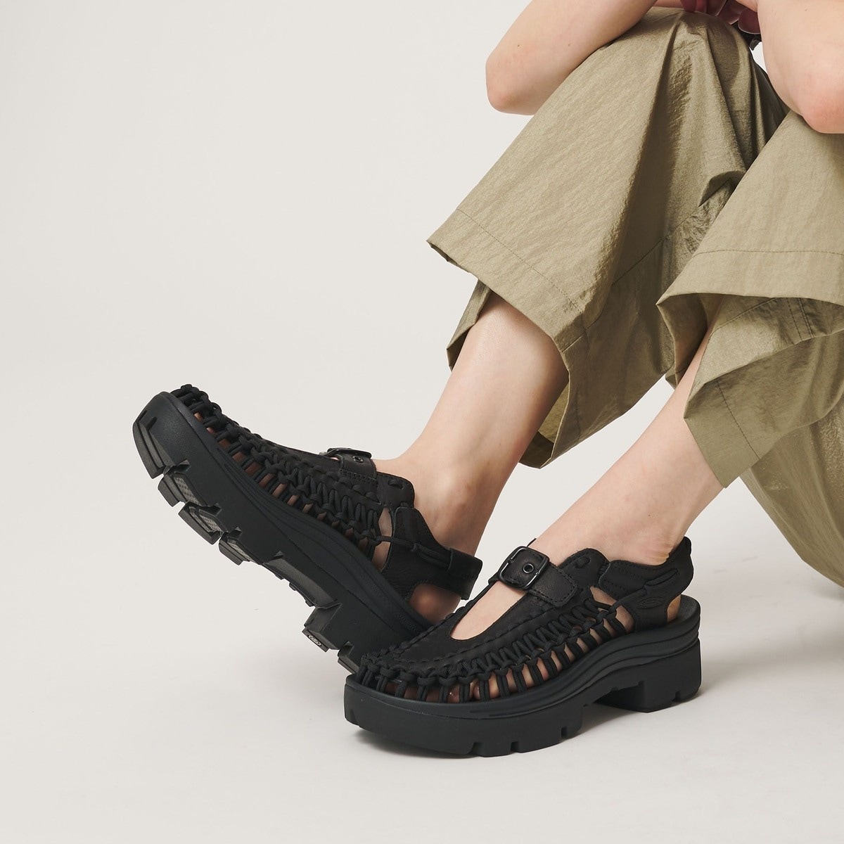 KEEN＞UNEEK プラットフォーム メリージェーン サンダル