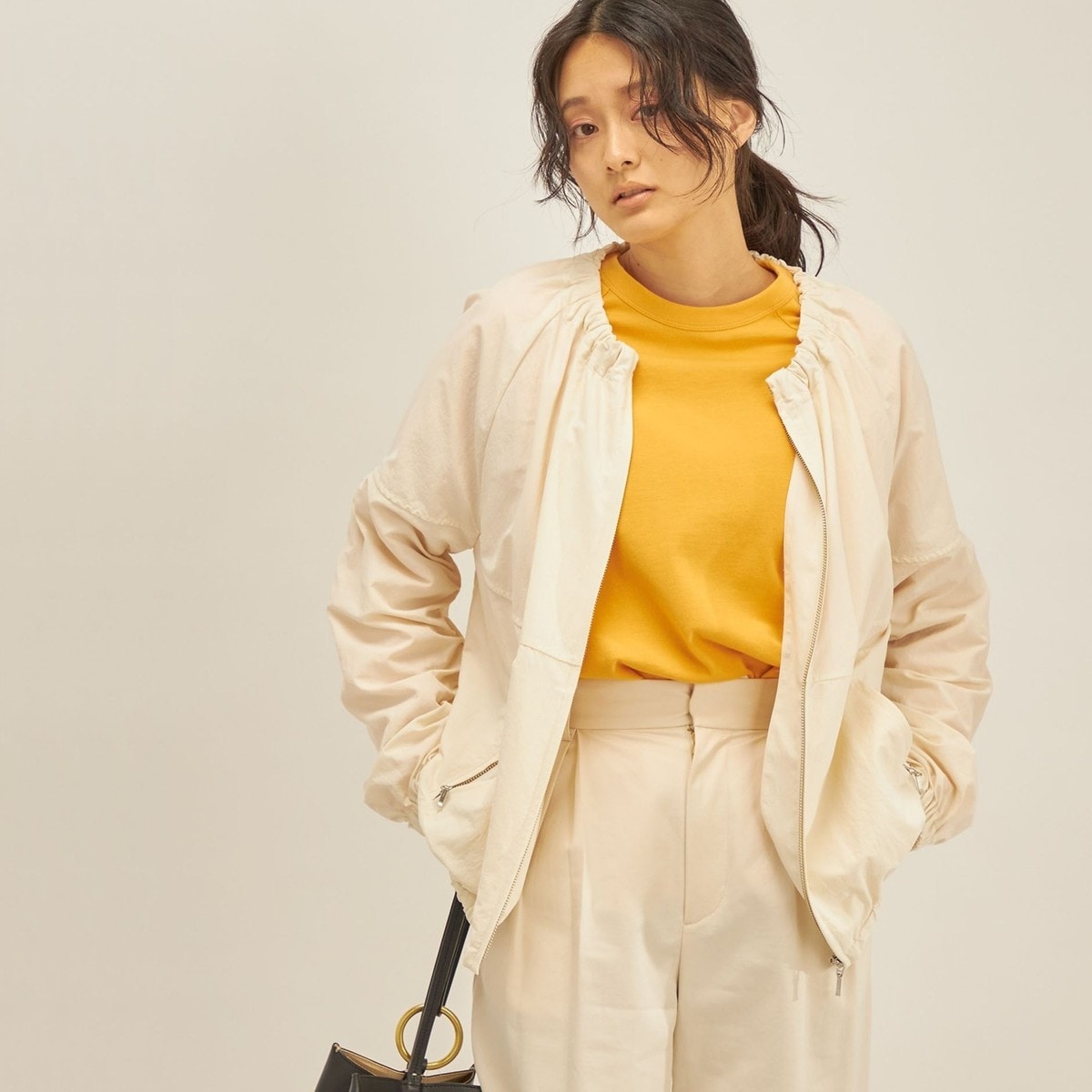 手洗い可能/撥水加工〉ナイロン ギャザー ショート ブルゾン