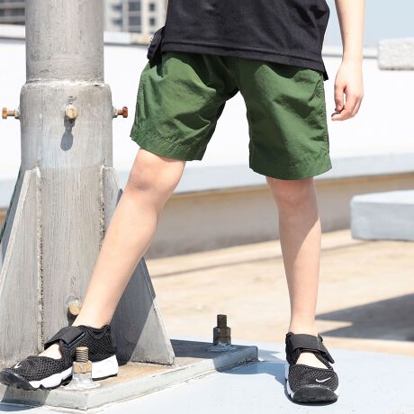 [^ԁF513410350]NC~OEGAŐlC̃uhyGramiccizɕʒI[_[fuiCV[cɐVFoISHIPS MENSőD]gpiCV[chLbYTCYɗƂ񂾁ASHIPS KIDSłɓȂXyVȃACełIN͐VɁAyCY[i_[NO[jAO[AXJCu[ALxȃJ[oG[Vł͂fނɂ́Aقǂ悢nAyʂőϋvɂDꂽfuiCgpBɂyȐSnŁAVђxłΏ\Ή\B񂾂悤ȃVƂfފǂAG߂ɍœKł܂AqbvɎ{ꂽl[EFrOxgSHIPS̃R[|[gJ[łlCr[J[ɁAxg̐[Ɏ{ꂽuhACŔgjO}huhS̓X^CbVȈۂ̃Vo[J[ŃI[_[Bוɂ܂SHIPS炵ꖇɎdグ܂Buh̓1ł҉́uK[bgNb`vɂA180xRȊJro邽߃X|[cɂ₷AEGXg̓AWX^[Œ߂\BߍȃtB[hɓKg^tƐSnh̃Rrl[VŁAANeBuȎqǂ̉Ă̑_ƂăxXgȈꖇIuWebbingxgv͒[DtČŒ肵Ă܂ByGramicciiO~`jz1970NɃAJŁgXg[}X^[hƌĂ΂ꃍbNNC~OE[hĂl̃bNNC}[A }CNEOnグuhłB̃NC~OEGAł͖łAƎ̎@ŋ@\ɕx񂾃EGAɒ肵A 1982NɃJtHjAɂ鏬ȑqɂ炻̗jn܂܂BO~`̐i͒N͂1łA 180xRȊJr\ɂuK[bgNb`vAЎŊȒPɒ߂łuWebbingxgvĂ@\ɕx񂾃ACeIłB23SSA|PbgbVfނɎdlύXꂽ߁AiԁF513-41-0305ύXĂ܂B摜̏i̓TvłBۂ̏iƎdlAHATCY኱قȂꍇ܂B