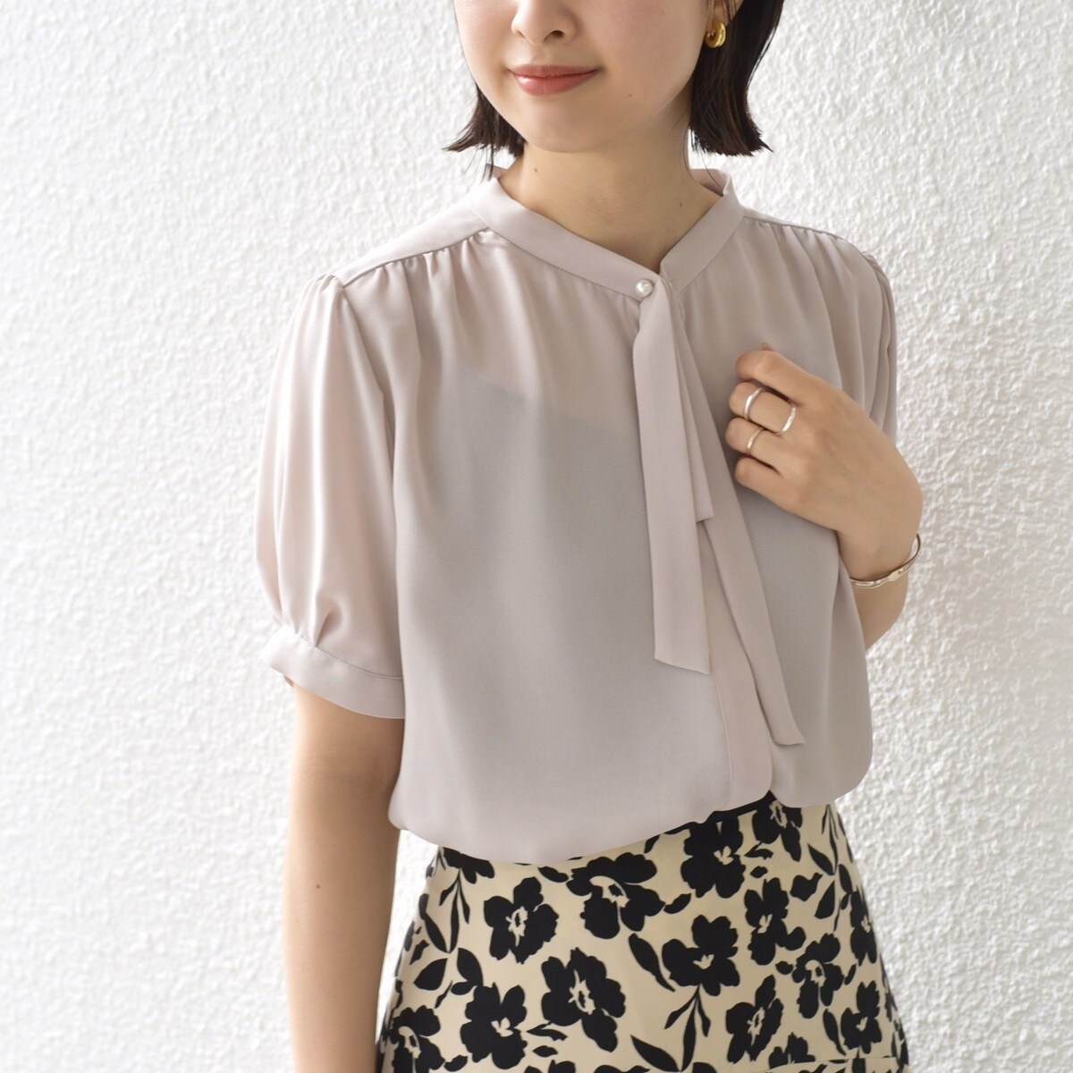接触冷感 / 手洗い可能〉ボウタイ ショート スリーブ ブラウス