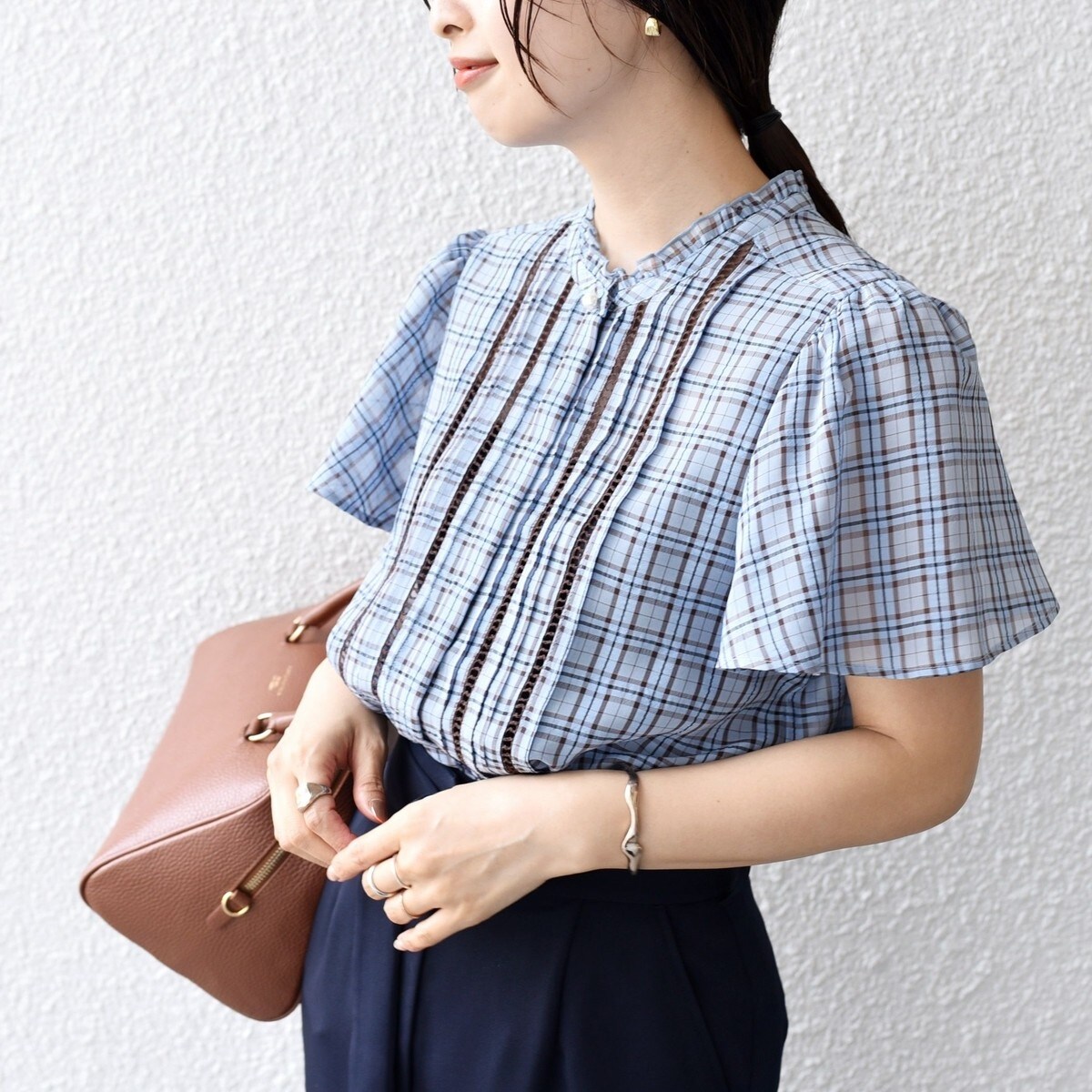 SHIPS　 〈手洗い可能〉チェック配色ハシゴレース ピンタック半袖ブラウス　M クーポン】【セール 50%OFF】* 〈手洗い可能〉チェック 配色