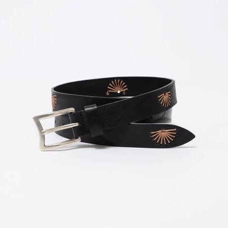 [^ԁF118131208]Andrea D'AMICÕU[xgBhJڂVѐS郌U[xgBȈۂ˔Ă܂ByAndrea D'AMICOziAhAE_~[Rj1991NɃC^A {[jőnƂuAndrea D'AMICOvBCcłc̉e󂯂āAU[ɑ΂M悤ɂȂނ̓xg̃fUCɒAElƂ̋͂ŃIWixgn߂܂BɍzErWlXobOEgxobOȂǂ|A1997Nt@Ng[ݗBY߂ƓɊCO֖{iioʂ܂Bpb`[NAi􂢁AX^bYAnhyCgȂǁAỸxg̐EɗlXȋZ@݂܂BEHbg`F[ANZT[]Agh܂fUCɗƂ݁Åmȕ͍M𐶂ł܂ByӎzipׂɁAAeV^OEl[KmF̏Ap͂舵BBeɂ̓p\REX}[gtHȂǂ̉{ɂāAۂ̐FƈقȂČꍇ܂B@i̐F͏iP̂ŎBe摜QƂB