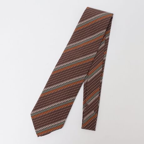 [^ԁF118270106]Stefano cau(Xet@mEJE)SHIPSʒvglN^CyfUCzV[Y̓Xet@mJE̎A[JCuubNACfBAoeBbNȂǂ𒆐Sɑ̃p^[ZNgAA[JCuɂ͂ȂJ[O̗v]sIȗvf̋CibvɁBBe[W̃vgp^[甲AVɃfUC쐬AqCC[Wvg͔ɓIŁA_Gȃp^[͓ɃBe[WtB[Ő{ɎdオĂ܂BGȃvgp^[Čł̂Xet@mEJĚolƎ͂̍f܂ByX^COzñX[cVcȂǃVvȃACeɉfvg^CByStefano cauz(Xet@mEJE)C^A@ێYƂ̐nAR̒nŁANꗬuh̃lN^C̃eLX^C肪ĂhXE͎̎ҁAR܂AR炿́uStefano cau(Xet@mEJE)vB25NԁAE҂ɂĔ|ꂽoA2008NĎg̖uh𗧂グ܂ByӎzipׂɁAAeV^OEl[KmF̏Ap͂舵Bi͂܂炷ɔz炨oBԂ̂܂܂ɂ܂Ƃ̌ƂȂ܂Buݎv́A匕̗ɂ鎅̂ƂŁAlN^CԍہA̎Ƃŗ͂𕪎UADƃlN^Ĉ̐n̔jh܂Bɓ荞ł邱Ƃ܂BBBeɂ̓p\REX}[gtHȂǂ̉{ɂāAۂ̐FƈقȂČꍇ܂Bi̐F͏iP̂ŎBe摜QƂB摜̏i̓TvłBۂ̏iƎdlAHATCY኱قȂꍇ܂B