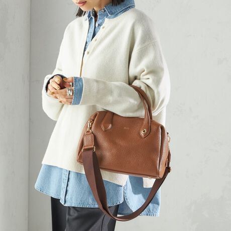 [^ԁF310041212]\25AW\D]ɂVFuuEvoIlCBEAURẼ{XgobO̐V^łBeʂ悭AU[̏_炩`ɂȂĂ܂BO\ȃV_[tŁA{̃J[ƔzFɂȂĂ̂|CgłB₢킹iԁF310-04-1212yBEAUREzijBeauc@RealisercBEAUREĂ̂̓x[VbNƃghꂽVѐŜfUCB炩̃IWiU[ACRBVvŒ̂ƁAVƂ̏o؂ɁARZvgɂuhłB̐i͓Ɠȕo߂ɓȉH{Ă܂B ׂ≘AF͂́Ai{̂̂ɂȂ܂̂ŗ\߂ӉBJ⊾ɔGꂽԂł̖CɂAF鋰ꂪ܂̂łӉBeɂ菤i̐FقȂČꍇ܂BîF́AB摜QlɂĂBipׂɁAAeV^OKmF̏Ap͂舵B摜̏i̓TvłB ۂ̏iƎdlAHATCY኱قȂꍇ܂B