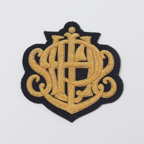 [^ԁF119030011]u50th ANNIVERSARY ITEMv50NLOAXyVȕʒACepӂ܂BHAND & LOCK SHIPS IWiGuyfUCEdlz50NLOĐ삳ꂽIWĩGuBSHIPSŃfUC1NGu̐Y͉p̘V܁uHAND & LOCK (nh Ah bN)vɈ˗ByHAND & LOCKz (nh Ah bN)HAND & LOCK (nh Ah bN)250Nȏɂ킽Gu𐶎YĂp̘V܃t@Ng[BEl̎hJƂĂAn̐El̓`ZpŃGu𐶎YB yӎzipׂɁAAeV^OEl[KmF̏Ap͂舵BBeɂ̓p\REX}[gtHȂǂ̉{ɂāAۂ̐FƈقȂČꍇ܂Bi̐F͏iP̂ŎBe摜QƂB摜̏i̓TvłBۂ̏iƎdlAHATCY኱قȂꍇ܂B