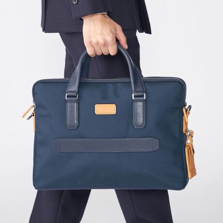 [^ԁF118433817]u50th ANNIVERSARY ITEMv50NLOAXyVȕʒACepӂ܂BSHIPS DRESSʒ TUMI HARRISON Xu[tyfޓz{fBJ[͕ʒ̍ő̏؂łSHIPSlCr[̗pA⋭p[cȂǂłꂽU[ɂ́ATUMĨIWł^uE̗pByfUCEdlz50N̕ʒƂāuHarrisonvV[YɁAʏg邱Ƃ̂ȂFXToXeBbNiCʂɍڂXyVACeœWJ܂BnƔN炱ABꖳ̃obOa܂ByOzt@Xi[ŊJ郁CRp[ggt@Xi[ŊJpbhŕی삳ꂽPCpRp[gg(ő14C`܂)Z^[Rp[gg̓}OlbgJtg̃t@Xi[|PbgU[̃gbvnhpbhV_[Xgbv(OE߉\)AhEAEobOEXgbvyzt@Xi[|PbgI[v|Pbg~3pbhŕی삳ꂽfBA|Pbgy[v~2J[h|Pbg~2L[[VyTUMIz(gD~)gD~́A1975NɃAJŐݗ܂BgD~ƂЖ̗ŔAĂ̐Nã{eBAɎQnƎ҂Ay[̋ugD~vɂȂŖÂƂɎn܂܂B1980Nɔ\\tgŋ@\ɗDꂽI[ubN̊vVIȃoXeBbNiCgxobO̐ɂȂb\z܂BTUMI MeB[J[h͏iƓĂ܂̂ŁA[iۏ؏ƂȂ܂B[iɋLڂĂtۏ؊JnƂȂ܂̂ŁA[i͑؂ɕۊǂĂBiۏ؂ɂāAڂ̓gD~TCgBTUMIiƂ͂׏iۏ؏ꍇ́Aۏ؏jɂȂAŝ낵X܂܂ł\oBgCT[vȎΏەiƂȂ܂ByӎzipׂɁAAeV^OEl[KmF̏Ap͂舵BBeɂ̓p\REX}[gtHȂǂ̉{ɂāAۂ̐FƈقȂČꍇ܂B@i̐F͏iP̂ŎBe摜QƂB摜̏i̓TvłB@ۂ̏iƎdlAHATCY኱قȂꍇ܂B