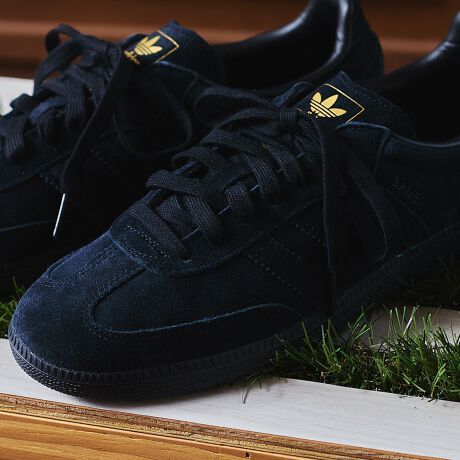 [^ԁF115431294]adidas̖igSAMBA OGh𓯌nF̃tXG[hŎdグv~AȈꑫyfޓzKo[AEg\[łƂ̓ݏoBĂܐ悪܂Ȃ悤ɕ⋭{Aɂ͉KȗSnۂeLX^CCjOgݍ킹Ă܂ByfUCzŜɃXG[hpAFႤnF̃RgXgGbWɎ{fUCBf{XHSambảufBOƃS[h̃AEgC{V[^̃ufBOŃv~Aȕ͋CoĂ܂Byadidas OriginalsziAfB_X IWiXjadidas OriginalśAadidas̖LȃX|[c̓`ɃCXs[V󂯁A2001 NɐݗꂽXg[gX|[cEFAuhłBadidas̗jpȂAX|[cɂMOnÃ[XJ`[ɔfv_NgʂāAuh̃KV[iĂ܂B1972Nɏ߂ĎgpꂽACRjbNȃgtHCSV{}[NɁANGCeBuȐlXɎxĂAfB_X IWiX́AXg[gJ`[ɌX|[cEFAuh̃pCIjAƂē؂J܂ByӎzTCYZi\Lj͂܂ŖڈƂȂ܂B{[gpׁ̈AAɔjꍇ܂B\߂肢܂BipׂɁAAeV^OEl[KmF̏Ap͂舵B