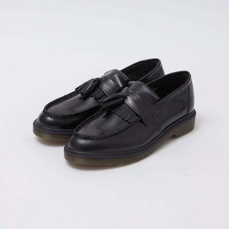 [^ԁF115030522]Dr.Martens̒ԃ^bZ[t@[oIyfޓz䂩炩Ɏdグꂽ̂|bVhX[XU[gpBނɖoĕ̂fUCɁBԂły݂ꑫByfUC/X^COzhN^[}[`ł1980NɉpRuX[̍Hōŏɐꂽ^bZ[t@[BԂ̃VGbg̃^bZ[t@[́AGChAƂjbNl[Őe܂Ă܂BbɎtꂽ_ũ^bZIłB^bZ[t@[Ȃł͂̒悢{[R[fBl[gĂĂ܂ByDr. Martens hN^[}[`z1960NACMXŐ܂ĂALlX爤ꑱĂV[YuhBvŗɑɓ݁Aeނ悤ȕs炷GA[NbV\[̓hN^[}[`̍ő̓Bj킸Ãt@bVACeƂāA~[WVnEbhZuɈĂ܂ByӎzipׂɁAAeV^OEl[KmF̏Ap͂舵BBeɂ̓p\REX}[gtHȂǂ̉{ɂāAۂ̐FƈقȂČꍇ܂B@i̐F͏iP̂ŎBe摜QƂB