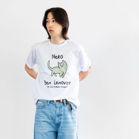 [^ԁF112131035]City Ambient Productsʒ́hBen LenovitzhDOG&CAT TVcoIyfUCz炵DOGCAT TVcʒBvg̓tgƃobN2WJƂȂĂ܂BM[tBbĝ߁AꖇłAHD̃Ci[ƂĂpł܂BvgႢőĂ݂AyAbN߂łByBen LenovitzzixEmrbcjNew YorkݏZ̃A[eBXgłAuArt on Blockv̑nƎ҂łBen LenovitzixEmrbcjBBen LenovitźANYubÑuhVbvuFishs Eddyv̑nݎ҂łAJulie GainesiW[EQCYjDave LenovitzifCuEmBbcĵƂɐ܂AcA[gɈ͂܂炿܂B`[tɁA|bvƃtH[NA[ggݍ킹[Aނ̍íAuԂɘbĂсAerԑgւ̍i񋟂ȂǊ͑ɂ킽܂BybgƂȂAE1̃A[gs[Xy݂ByCity Ambient ProductsziVeB ArGg v_NcjSHIPSĂV[xyCity Ambient ProductsziVeB ArGg v_NcjBUrban / Revival / Culture ɁAE𒴂Rȕ\ǋBt@bV邷ׂĂ̐lBɌj[X^_[hBuAmbientvƂ́Au͂́vu͂vuӂʂ́vȂǂ̈ӖAdqy1WƂāuy/Ambient MusicvƂĂgĂ܂ByCity Ambient Productsz󂷂ƁqssirƂȂA̓ssɗnރv_NgĂĂ܂ByӎzipׂɁAAeV^OEl[KmF̏Ap͂舵BBeɂ̓p\REX}[gtHȂǂ̉{ɂāAۂ̐FƈقȂČꍇ܂B@i̐F͏iP̂ŎBe摜QƂB摜̏i̓TvłB@ۂ̏iƎdlAHATCY኱قȂꍇ܂B