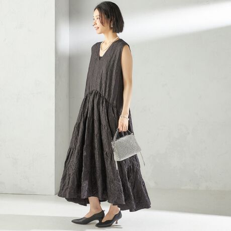 [^ԁF314530057]fUC튴ƌ򊴂YȃNbVngpeBA[hs[XłBƐ˔iȎdオłBeBA[ĥՂƂ{[Ƃɉ؂₩Ȉۂ^Ă܂B[߂VAeBA[h؂ւ̃oXŃtF~jɂȂ肷p₷1ɂ܂Bfތ򊴂ƒ悢n̂NbVfނłBACsvŎ舵₷AŎ􂢂\łBR[fBl[gp[Ԃ̃ANZT[Aq[킹Ńp[eB[₨Hɒp܂BOFFX^Cł͂ƈꖇŃT_킹̃][gp͂ATVcpcƃC[ĊÔJWAȒȂył܂B₢킹iԁF314-53-0057yTORRAZZO DONNAzigbcHhijoΏΊɂȂA܂ƂΐEL郂[hAtF~jAJWAB^ɂ͂܂ȂWXTORRAZZO炵iɁBjbg̃vtFbViƂāA܂ƂlȂASn̂悳Ă炦悤OIɂVGbgBgh݁ACgJ[[NBւ邷ׂĂ̐l؂ɂ uӂÂv̏oƏΊAAt@bVł͏IȂ𐢊E֓͂B̏i͑fނ̓ÃfP[gȕ́Ahꍇ܂B\߂ӂBipׂɁAAeV^OEl[KmF̏Ap͂舵B