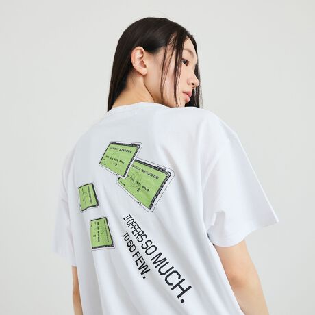 [^ԁF112100277]City Ambient ProductsʒOphrysNWbgTVcyfޓzRbgṼx[VbNȐnɁAʒOtBbN𗎂Ƃ񂾓ʂȈꖇBG肪ǂASnKłByfUCzˋ̃NWbgJ[hЁhAmbient ExpresshЂ̃v[VpTVcƂXg[[ŃfUCBFtHgNGXgĂAו܂City Ambient Products炵ɐꂽ͋CɎdグĂĂ܂BɁhThe future begins here.hAgɂ́hIT OFFERS SO MUCH. TO SO FEWhƂbZ[ŴvgB䂪Z߂ŃRpNgȃ{fBȂ̂ŁAقǂ悭JWAꂢ߂ɒpĂ܂ByOphrysziItXj2024N7fr[̃uhBAJJ`[EÒEOtBbNɐʂ3l̃t@E_[Au1980`2000N𕑑ɂˋ̃AJЂ̔ꂽiT[rX̃v[VTVcvRZvgɁA܂Ŕ̑ƂĎЈɔzzĂ悤ȃfUCɏœ_𓖂āAIɃt@CByӎzipׂɁAAeV^OEl[KmF̏Ap͂舵BBeɂ̓p\REX}[gtHȂǂ̉{ɂāAۂ̐FƈقȂČꍇ܂B@i̐F͏iP̂ŎBe摜QƂB摜̏i̓TvłB@ۂ̏iƎdlAHATCY኱قȂꍇ܂B