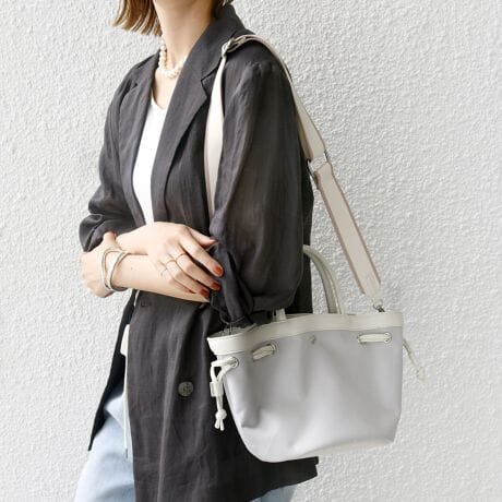 [^ԁF310041242]\25SS\oɃxXgȃTCYg[gEV_[Ɗ􂷂fC[obOLoX̃|GXefނƍ̃hXgfUCVg[gobOłBCxg𐂂炵A΂ߊ|Ŏgp΃JWAȕ͋CőlȃANZgɁBJɂ̓Xibv{^tŒ̉וɂȂĂ܂BBeɂ菤i̐FقȂČꍇ܂BîF́AB摜QlɂĂBipׂɁAAeV^OKmF̏Ap͂舵B摜̏i̓TvłB ۂ̏iƎdlAHATCY኱قȂꍇ܂B