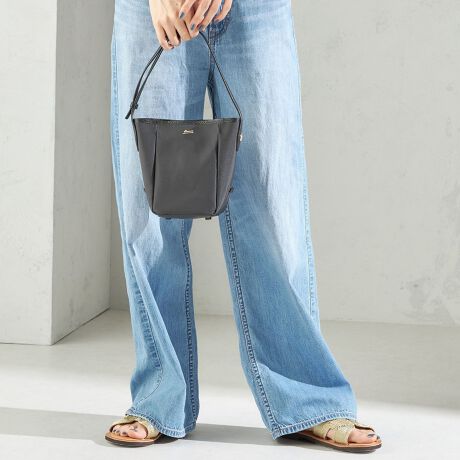 [^ԁF310041241]\25SS\fC[gx܂ő劈􂷂~joXPbgobOR[eBÕLoXgp~joXPbgobOB悢傫ƁA߂\ȃV_[Ō|΂߂ɂȂ2way^CvŔėp劈􂵂Ă܂BLoXłAJ[Olۂdグ̂ŁAJWAȃV[ȊOłgp₷łB܂R[eBÔ߉ɂ̂ꂵ|CgB₢킹iԁF310-04-1241yBEAUREzijBeauc@RealisercBEAUREĂ̂̓x[VbNƃghꂽVѐŜfUCB炩̃IWiU[ACRBVvŒ̂ƁAVƂ̏o؂ɁARZvgɂuhłBfނ̓A኱̐FACꂪꍇ܂A\߂BJ⊾ɔGꂽԂł̖CɂAF鋰ꂪ܂̂łӂBBeɂ菤i̐FقȂČꍇ܂BîF́AB摜QlɂĂBipׂɁAAeV^OKmF̏Ap͂舵B摜̏i̓TvłB ۂ̏iƎdlAHATCY኱قȂꍇ܂B