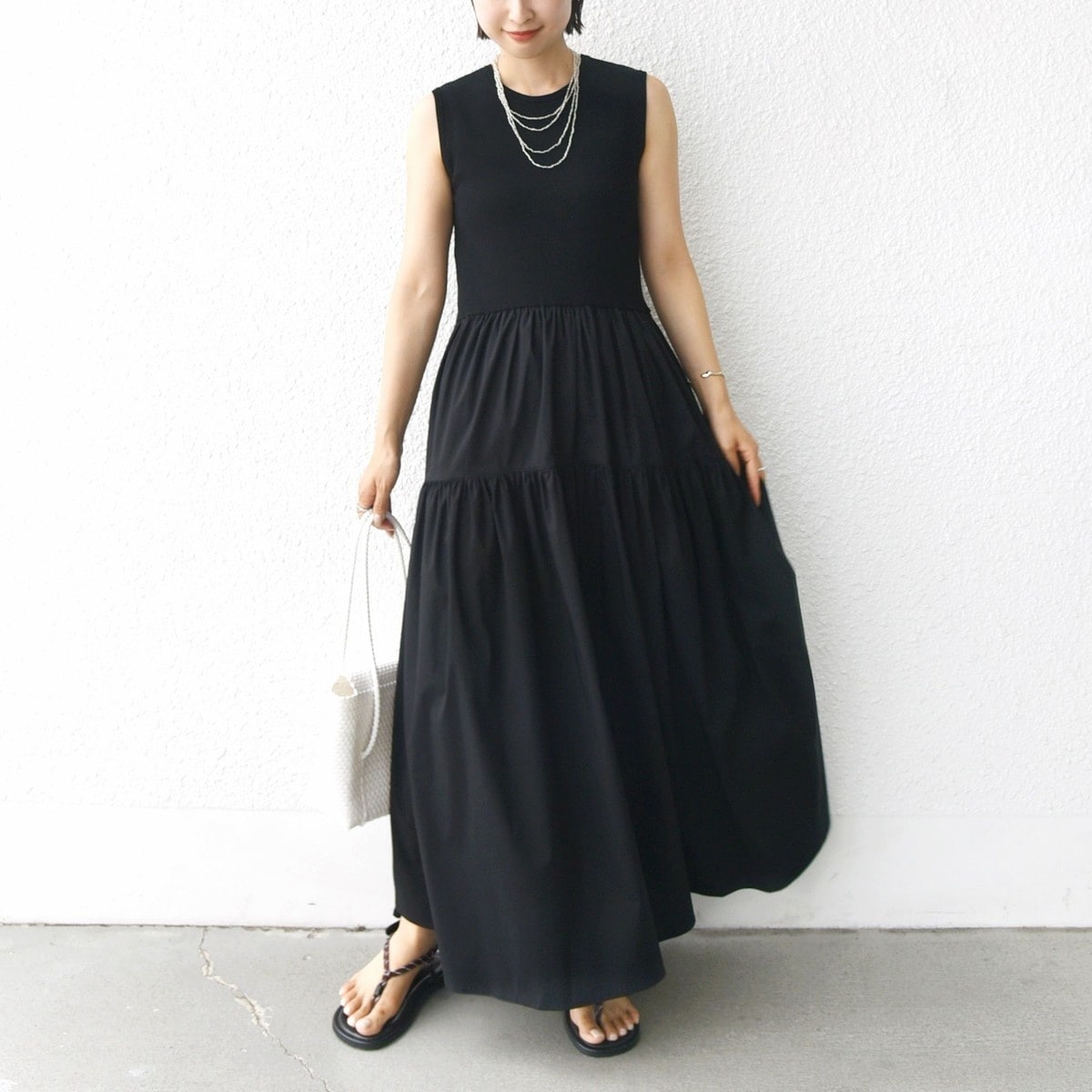 カップインフィットアンドフレアドレス