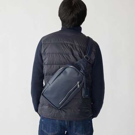 [^ԁF118400112]iȑfނgpLCڂȃV_[obOyfޓzyʐɗDꂽvgpB悭V{̂î\ʊBVRvPA₷AƂJłCɂgp܂ByfUC/X^COzvgpVvȃfUCBwɂ镔̓bVɂȂĂ܂BC̃Xy[Xɂ13C`̃^ubg҂Ɠeʂ̃|PbgAɏ[Wbvt|Pbg𓋍ځB\ɂWbv|PbgtĂ̂ŁAX}[gtHȂǂ̎opxACeĂ̂ɕ֗łBV_[Xgbv͍Eǂ炩ł悤ȎdlB蕔ɂ͎O\ȃL[[VĂ܂Big͂ArWlXJWAȃX^Cɂ킹̂ŕLV[ł̊􂪊҂łACełByӎzY󋵂ɂX܂ɂĔ̔ꍇ܂BipׂɁAAeV^OEl[KmF̏Ap͂舵BBeɂ̓p\REX}[gtHȂǂ̉{ɂāAۂ̐FƈقȂČꍇ܂B@i̐F͏iP̂ŎBe摜QƂB摜̏i̓TvłB@ۂ̏iƎdlAHATCY኱قȂꍇ܂B