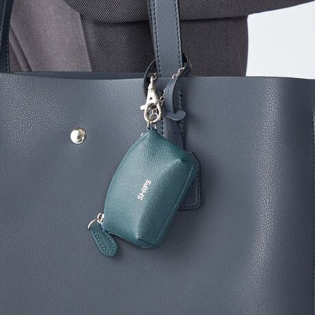 [^ԁF110000007]IWiv́ySAFFIANO LEATHERzV[Y~j|[`ւƎdグWEBACeoIyfޓzhSAFFIANOhƂ͌^̖́BiȌ򊴂ƂƂɁA̖ڗɂŌڂł͂Ȃpɂxł܂B_炩Ȃ₩ŁAɓނ悤ȑfފɎdオĂ܂ByfUCzCXCzJM̗lXȏ̎[ɕ֗ȃTCYBobOxg[vւ̒EeՂɍs郌o[t̃iXJ𑕒B(ʐ^7)tgɃuhSĂAJoɂ̃X^CÕ|CgɁByӎzY󋵂ɂX܂ɂĔ̔ꍇ܂BipׂɁAAeV^OEl[KmF̏Ap͂舵BBeɂ̓p\REX}[gtHȂǂ̉{ɂāAۂ̐FƈقȂČꍇ܂B@i̐F͏iP̂ŎBe摜QƂB摜̏i̓TvłB@ۂ̏iƎdlAHATCY኱قȂꍇ܂B