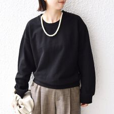 【WEB限定】〈手洗い可能〉パール調 ネックレス チャーム 付 ドルマン スウェット