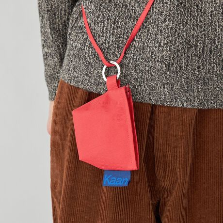 [^ԁF118400090]̂ЂTCY̕KinYt[Ŏ^ׂ~j|[`yfޓ/fUCz񂩂炩ANX{fBŒp邱Ƃ\łBS󂳂ꂽVo[O^L[OANZgɁBO\ŁA\ȃ[hXgbvŃobOCobOƂĂ􂵂܂B|bvȃJ[WJŎŋC߂ĂACełB[J[\LJ[O[FKELLEY GREENu[FCOBALT BLUEyKaanziJ[jj[[ÑubN2022NɐݗꂽLoXobOuhBVvŃ^CXł邱ƁBU[g킸eNjJł͂ȂƁBɋC킸gĂꂪył邱ƁBwlsɕqȂ΂AǂȐl̖`̃p[gi[ɂȂ邱ƁB̃obOɂ̓GVJ~bVƂAɊiグHv荞܂Ă܂ByӎzipׂɁAAeV^OEl[KmF̏Ap͂舵BBeɂ̓p\REX}[gtHȂǂ̉{ɂāAۂ̐FƈقȂČꍇ܂B@i̐F͏iP̂ŎBe摜QƂB