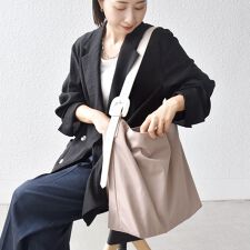 【WEB限定】ベルト デザイン ハンドル A4 トート バッグ