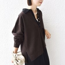 シップス(SHIPS)の《一部追加予約》【WEB限定】〈手洗い可能〉サイド スリット ゴールド 釦 ポロ ニット