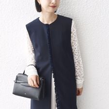 【SHIPS別注】kaene:〈洗濯機可能〉ダンボール フリル ロング ジレ（セレモニー対応可）