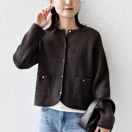 [^ԁF316270016]\25AW\J[fBKoŃtɉHDāAWPbgCNɂ閜\ACefUCWPbgƃJ[fBK̒Ԃ̂悤ȁAƂƊ̂jbgWPbgłBN[lbNƌ̂郉OX[uIŁAjbgWPbg炵EGXg̃|PbgƁA߂̃^S[htfUC|CgɂȂĂ܂BƂ̂{bNXVGbgłAҒn̂藧unŏc̃C͂ƂĂ̂ŁAƂɂȂĂ܂Bfފ炩ȍהԎ̃|GXeVFj[[AE܂ŋl߂ăunɕҗĂĂ܂Bjbg炵悢JWAƃVL[ŏiȌAX[XȔG肪łBłƂ҂ݒnȂ̂ŁAꖇłƂg܂Bł̎􂢂\łBR[fBl[gV[gWPbgƂāAChpc^CgXJ[gAs[XȂǂƍ킹Y߂ɁAgh̃o~[_pcȂǂƍ킹ăJWAȃX^CO܂ŕLgp܂BfɂĂɊ炩ŉSnŁAH̏I肩t̏߂܂Œp܂B₢킹iԁF316-27-0016-------------------------------------ň݁FԐLkFLFItzCgL򊴁F|PbgFL􂢁F􂢉-------------------------------------yz̏i͌ԍʒuvĂ܂B\߂ӂBi̓AєAщH̗ꂪꍇ܂̂ŖCɂӂBєۂ́AG`PbguVŎ菜ĂBBeɂ菤i̐FقȂČꍇ܂BîF́AB摜QlɂĂBipׂɁAAeV^OKmF̏Ap͂舵B摜̏i̓TvłB ۂ̏iƎdlAHATCY኱قȂꍇ܂B