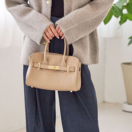 [^ԁF310001419]\25AW\RpNgȂ瑶݊iɎĂ閜\g[gobOMILOSV^̋tobOoBMILOS炵炩V{vɏiȋ炢AX^CO߂ĂfUCłBԂȂKvȂ̂TCYŁAfC[gɂ҂Bt̃V_[XgbvŎ΂ߊ|łAV[ɍ킹Ďg\łBʒ|Cg`ꂩʒSHIPSACełB₢킹iԁF310-00-1419V[Y܂BMILOS: t xg g[g MiiԁF310-00-1420jyMiloszuh̗ŔAMV̗@~XB~̃B[iX1820NɔꂽŗLȂ̓ȀےB[iX̔nł铇̖OuhɑIт܂BMilos͓IȔ\܂BpIȔAyA^т₷AFAėeՂɔBꂪMilos̊{OłBMilos̓͂̃obN̎lƂłfUCi[łłuhłElȂ̂łBނ炪؂D̍Ƃɔ߁A`ɂčsł厖ȍHƑMilos̃obN͏oオ܂BBeɂ菤i̐FقȂČꍇ܂BîF́AB摜QlɂĂBipׂɁAAeV^OKmF̏Ap͂舵B摜̏i̓TvłB ۂ̏iƎdlAHATCY኱قȂꍇ܂B