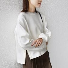 シップス(SHIPS)の《予約》【WEB限定】〈手洗い可能〉サイド スリット フリル ダンボール カットソー