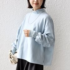 【WEB限定】〈手洗い可能〉モックネック 袖 フリル デザイン ミニ 裏毛 プルオーバー