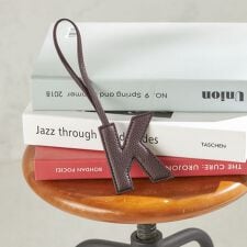 《追加予約》【WEB限定】George Cinq:イニシャル チャーム（ブラウン）