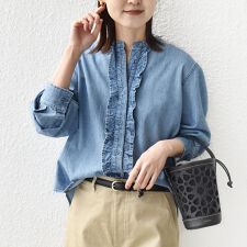〈洗濯機可能〉ライトオンス フリル デニム シャツ