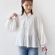 《予約》【WEB限定】〈手洗い可能〉ショルダー 刺繍 タック ブラウス