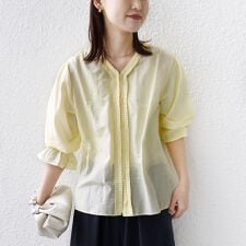 《予約》〈手洗い可能〉綿 シルク Vネック フリル タック ブラウス