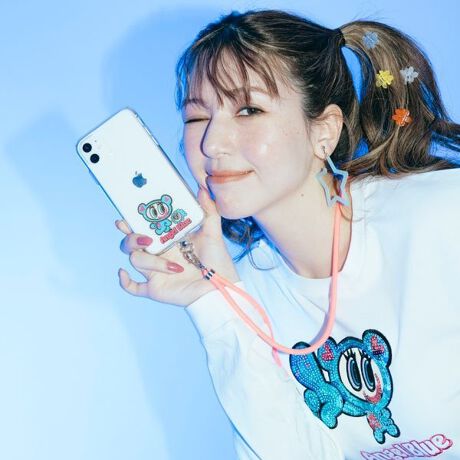 [^ԁF4941452]y̍̃gLLi~LN^[V[YzgP[XƃX}z{̂̊ԂɋނŃXgbvȒPɑ邱ƂłtH^u&XgbṽZbgBiJƂłꏏɂACełB|łXgbvZbgȂ̂ł炭炭nYt[ɁBXgbvJ[ANGEL BLUE炵CȌusNłB Xgbv̒͑O|ł΂ߊ|łp悤ɒ߉\łB