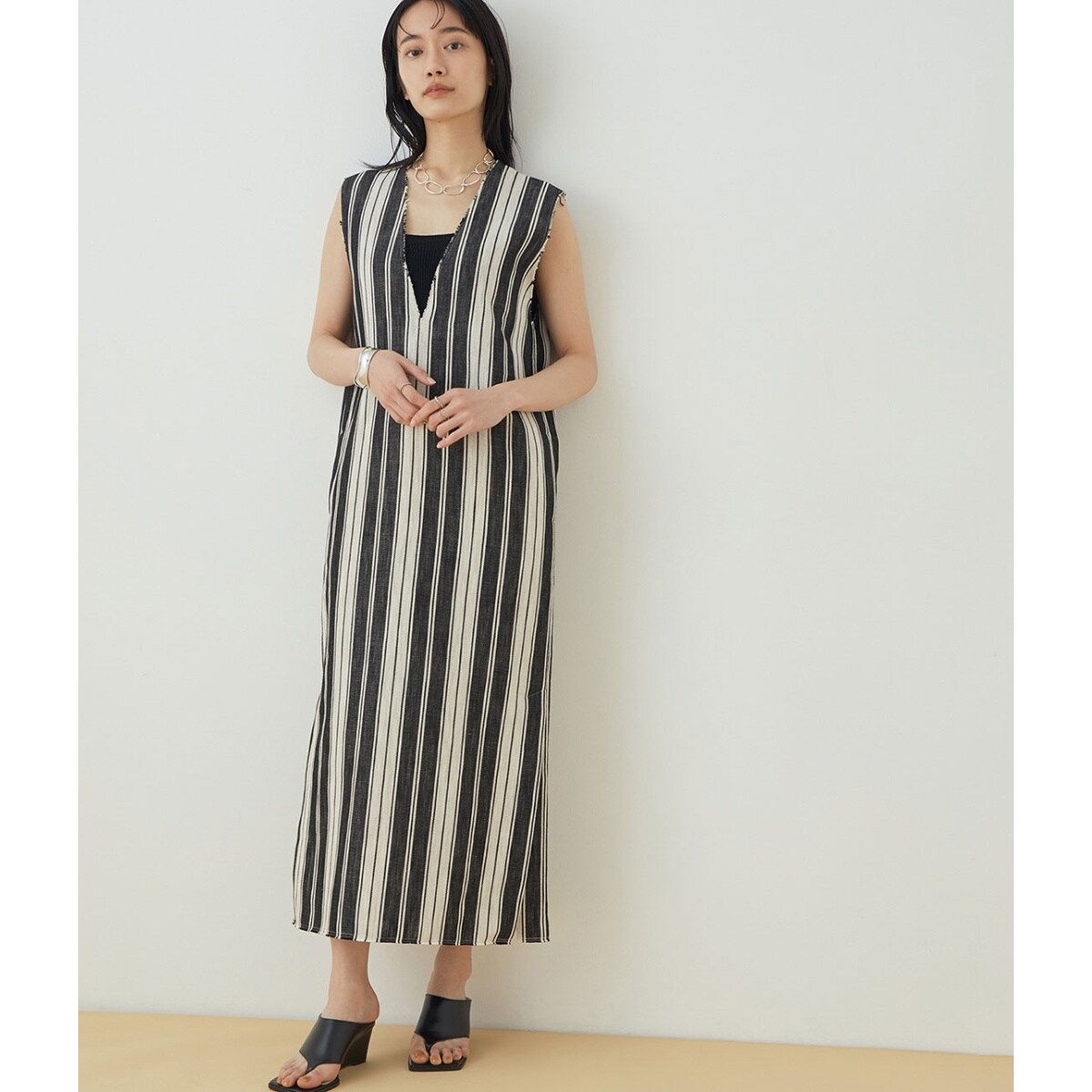 ADAM ET ROPE FEMME 深Vネックストライプワンピース　リネン ADAM ET ROPE FEMME 深Vネックストライプワンピースリネン