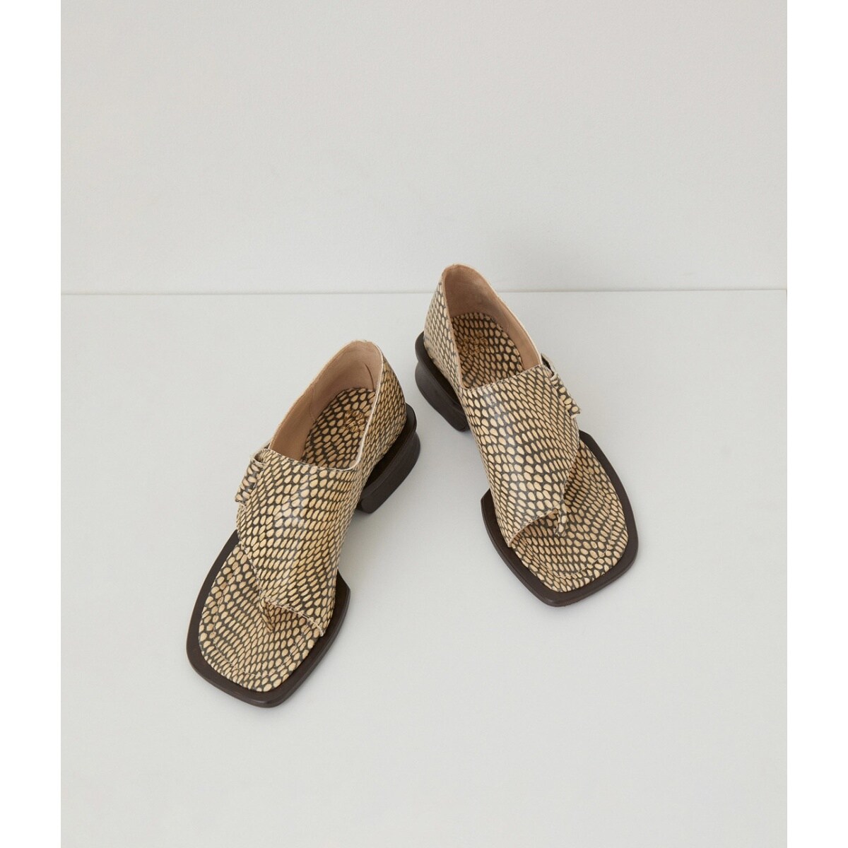 MARYAM NASSIR ZADEH】THOMPSON SANDAL | アダムエロペ(ADAM ET ROPE